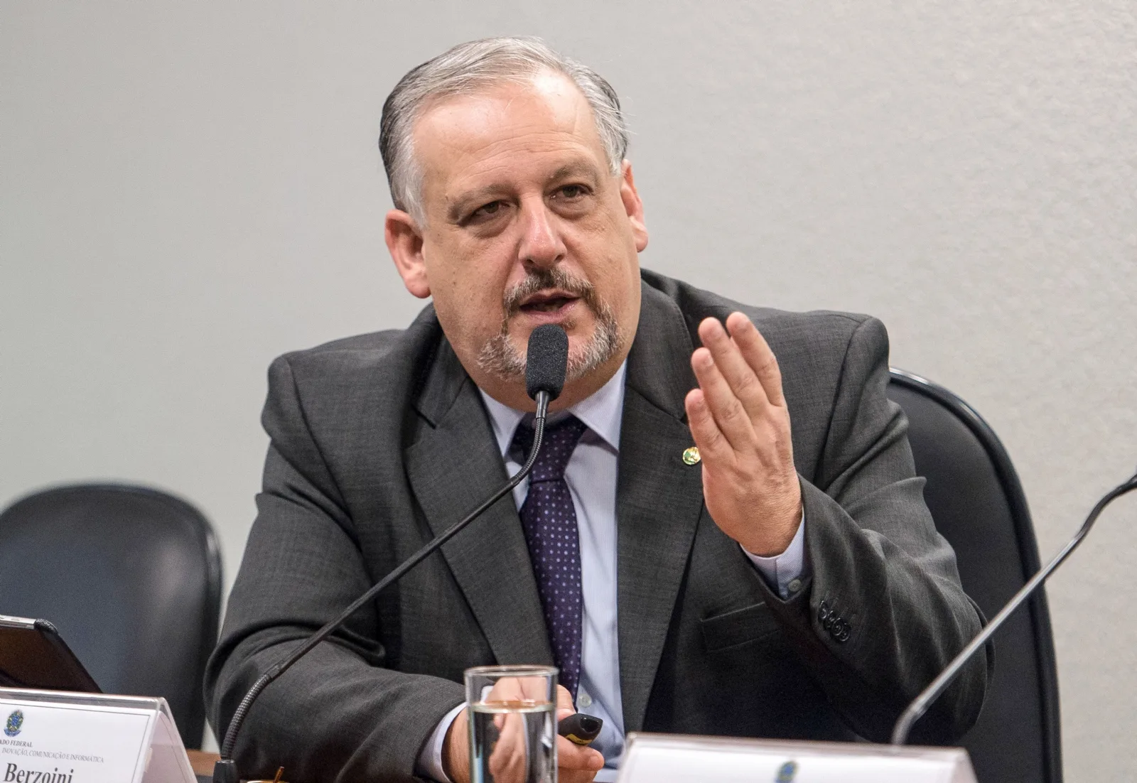 Berzoini avalia que Lula perdeu favoritismo e pede confronto na campanha
