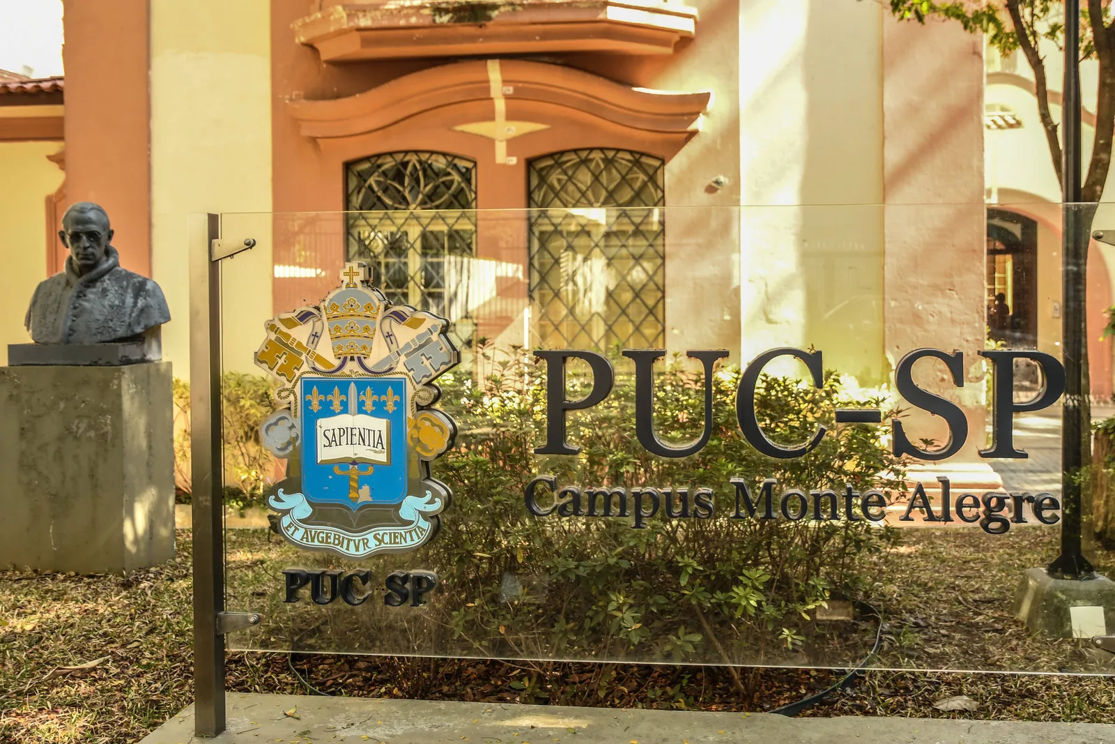 Bolsistas da PUC-SP questionam critérios e anunciam dois dias sem aulas