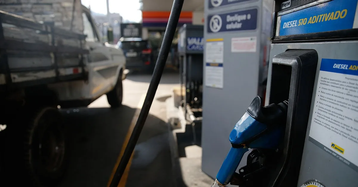 Diesel S-10 chega a R$ 7,35 por litro, maior média desde abril