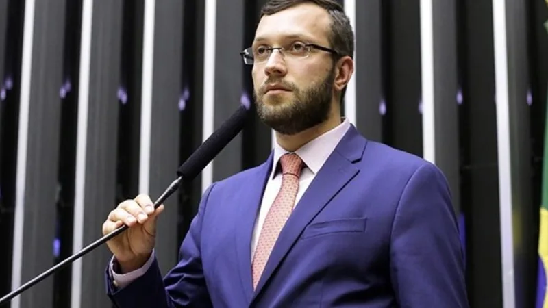 Após chamar promotora de 'desequilibrada', deputado é obrigado a deletar post