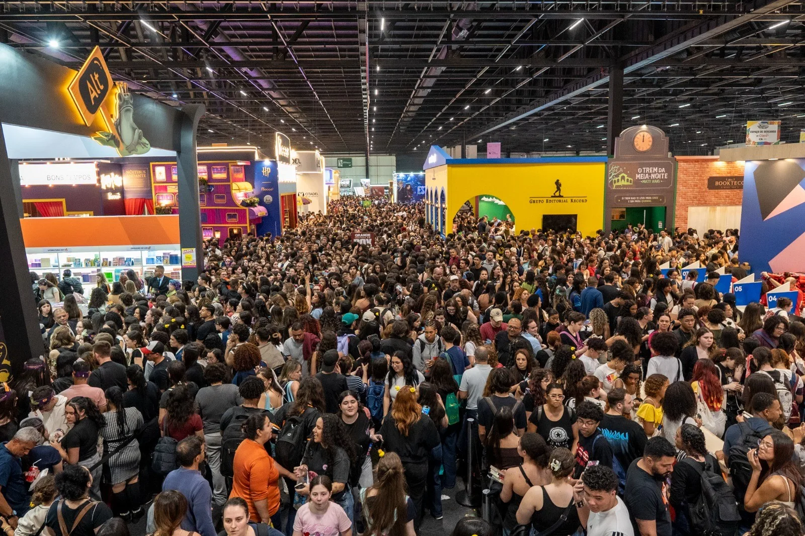 Bienal do Livro de São Paulo reúne 760 mil visitantes em edição de 2026