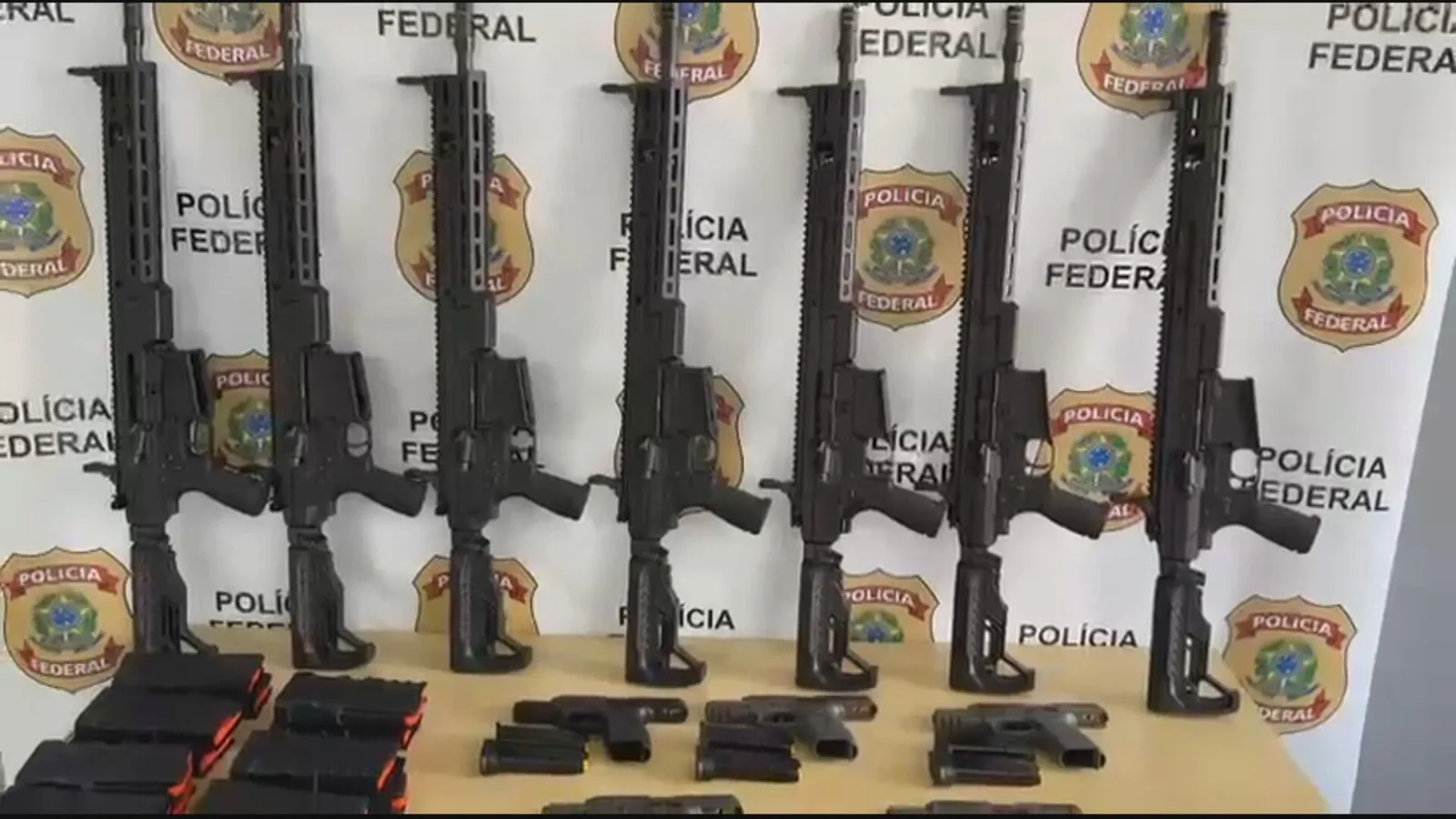 Operação Polaridade apreende quatro fuzis em transportadora