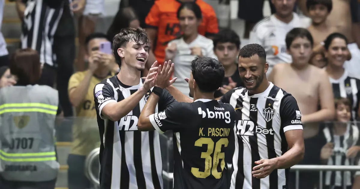 Atlético-MG marca três vezes no segundo tempo e derrota o Fluminense