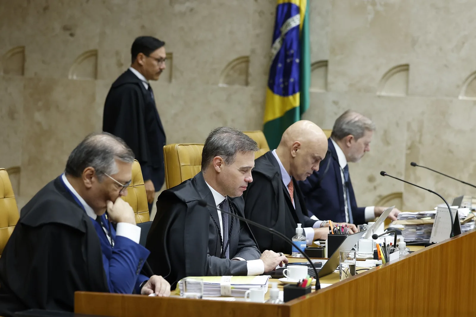 Dino solicita análise de vínculos entre contratos paulistanos e Instituto Iter