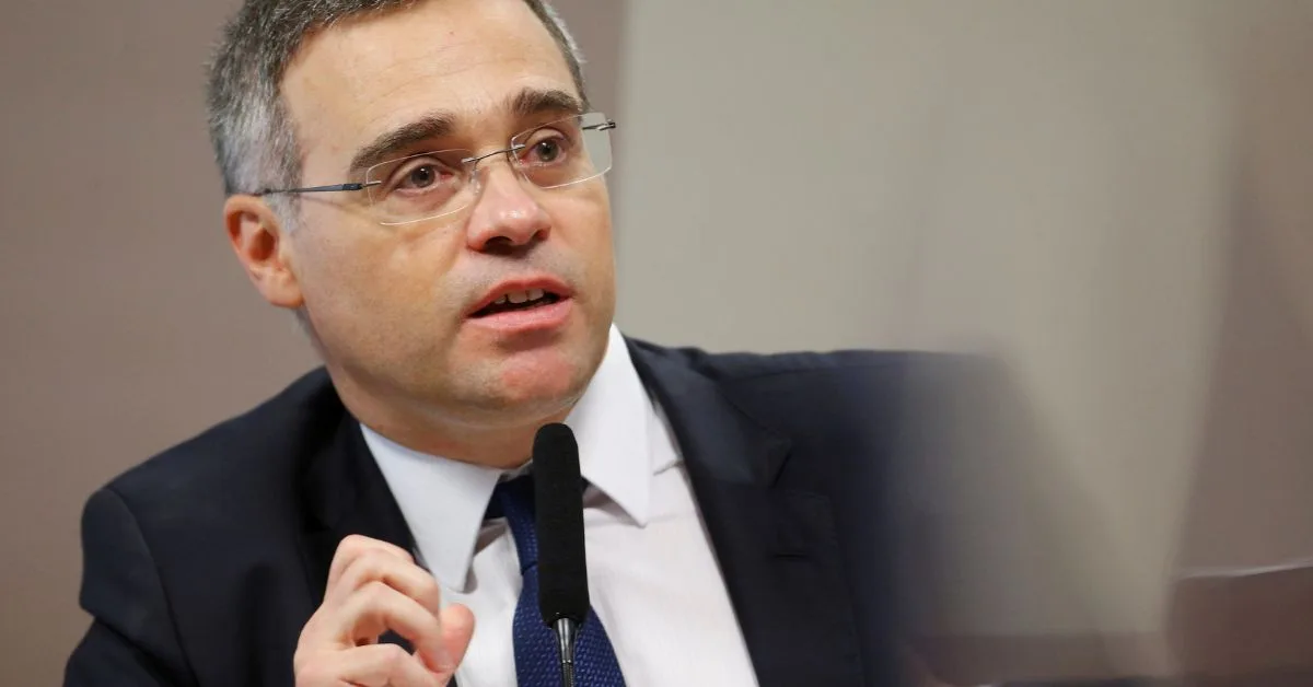 Mendonça contesta investigação e pede apuração sobre atuação de Moraes