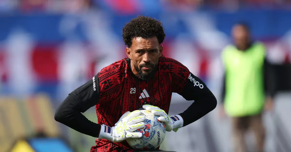 Vozinha sofre primeiro gol pelo Colo-Colo após falha em escanteio