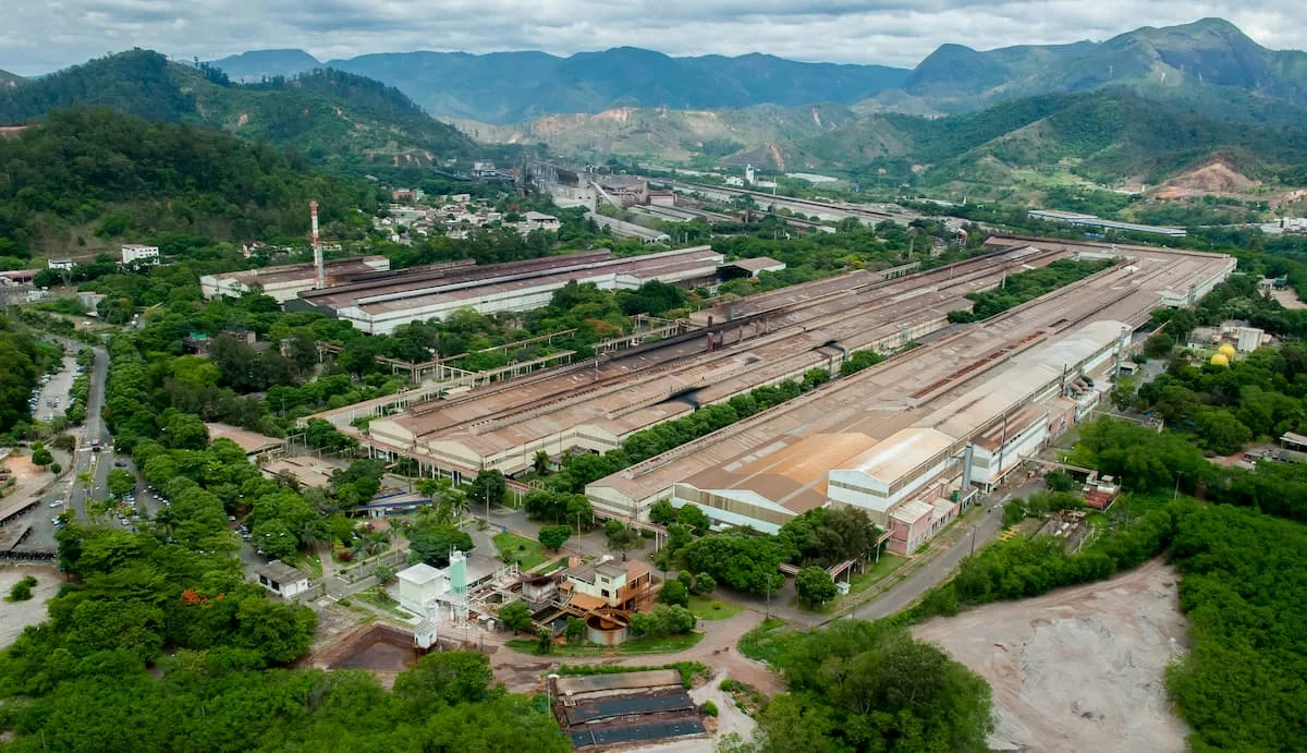 Aperam mantém parte da produção de aço elétrico parada em Timóteo