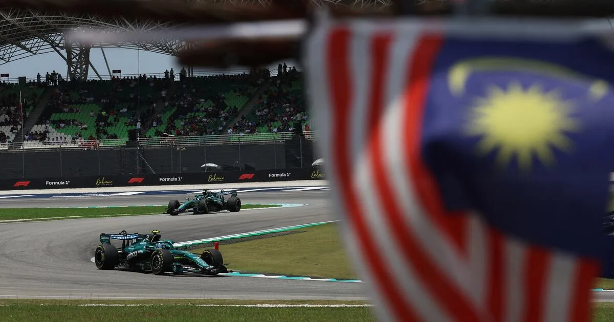 Chuva e desgaste de pneus colocam estratégias da F1 à prova em Sepang
