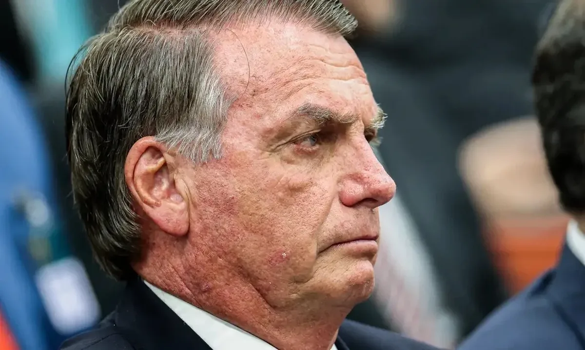 Ministra do TSE restringe imagem de Bolsonaro em material de campanha