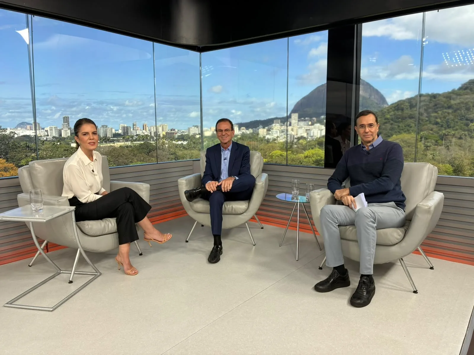 Paes promete unificar segurança no Rio e impedir indicações políticas em polícias