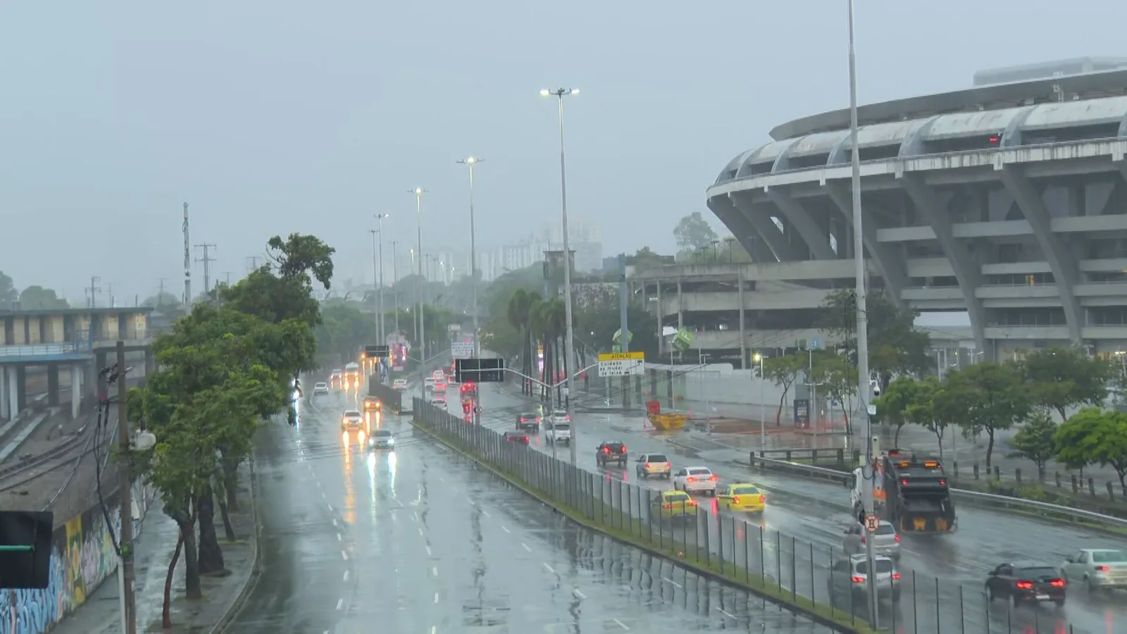 Frente fria mantém chuva e derruba temperaturas no Rio de Janeiro