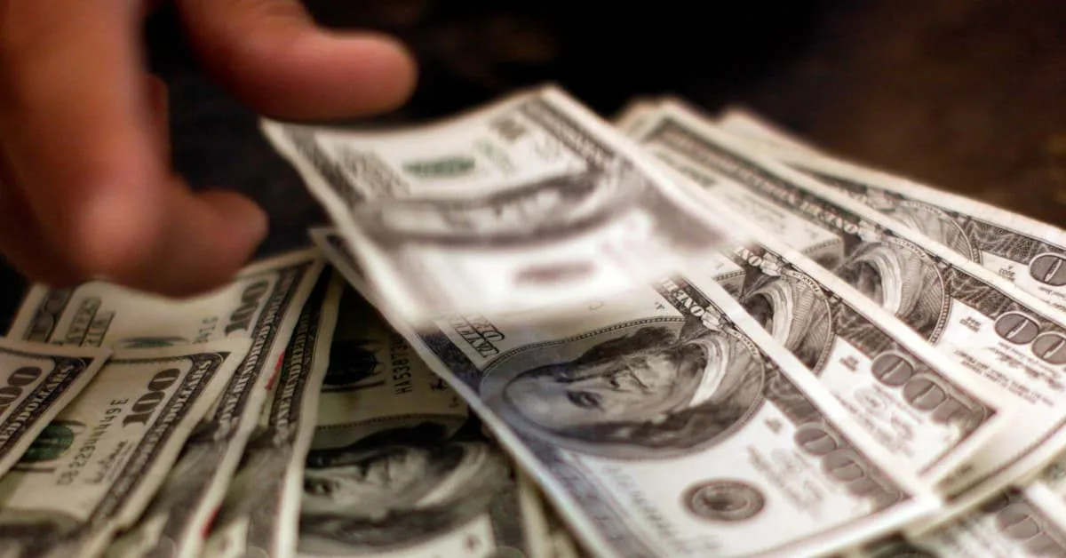 Decisão do STF impulsiona dólar, que encerra sessão a R$ 5,1254