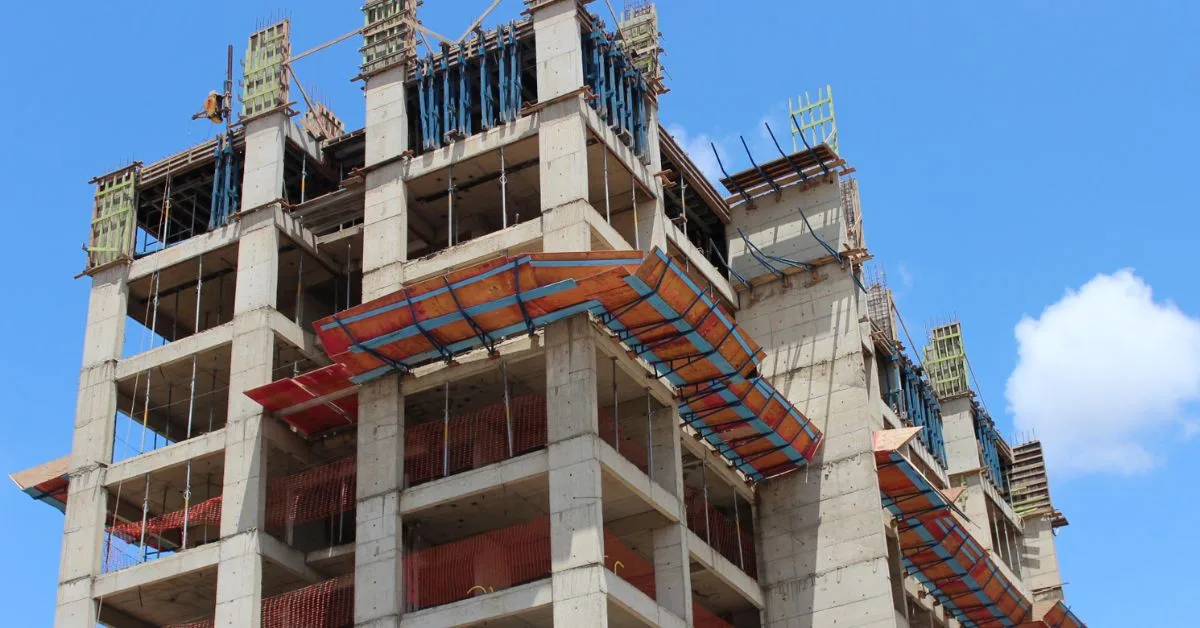 Construção mineira avança no trimestre, mas acumula queda de 2,6% no ano