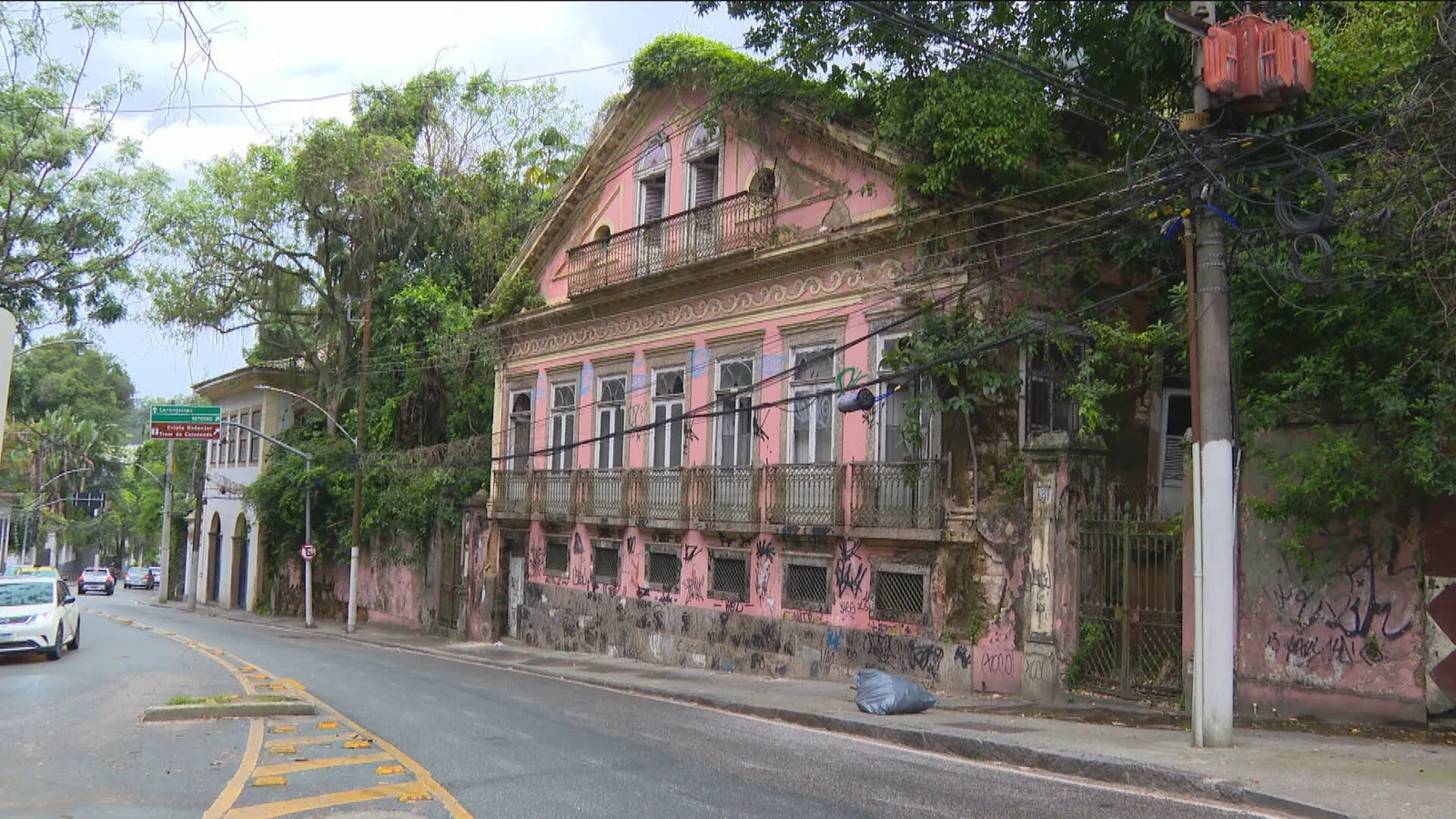 Casarões abandonados mantêm risco de desabamentos no Rio