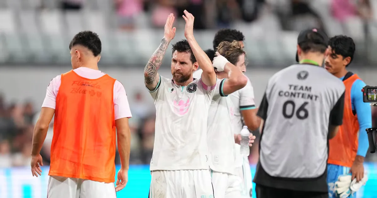 Messi assina compra do Eldense, mas negócio ainda depende de aprovação na Espanha