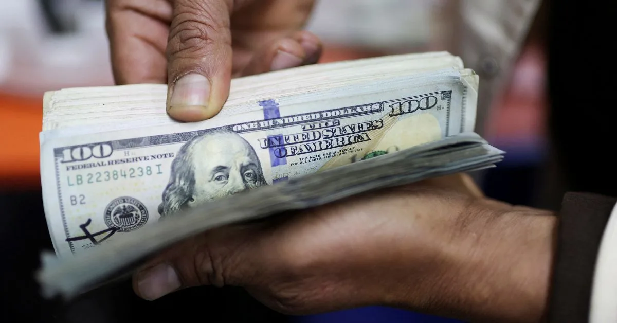Dólar fecha a R$ 5,2170 após oscilar durante o pregão