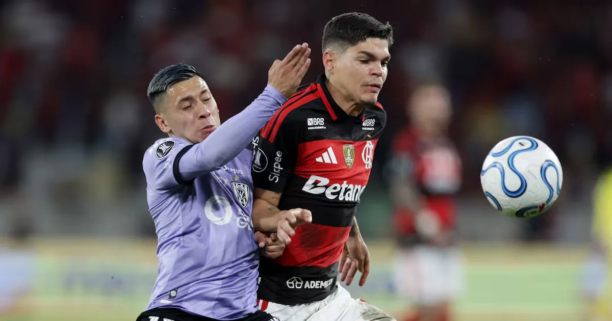 Flamengo confirma lesão muscular de Ayrton Lucas na coxa direita