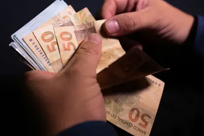 INPC recua 0,32% em agosto e acumula 3,98% em 12 meses