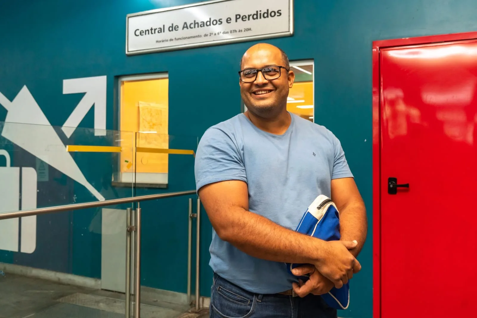 Metrô localiza dono de mochila com dinheiro, notebook e documentos em São Paulo