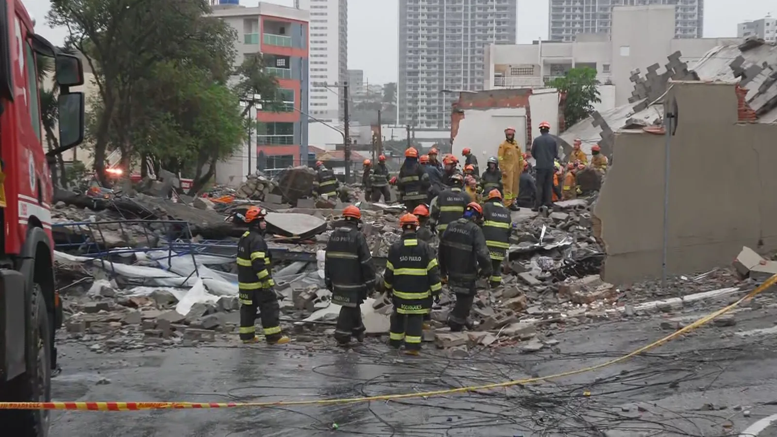 Prefeitura de São Paulo investiga fiscalização de obra que desabou na Penha