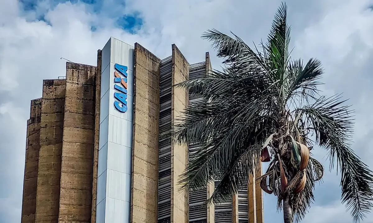 Agências da Caixa reabrem após encerramento da greve nacional