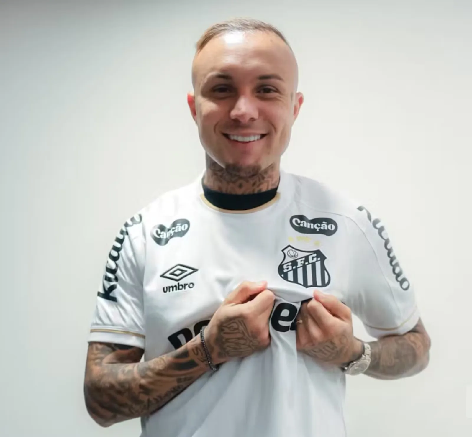 Santos atribui pacote de reforços à redução de gastos com salários