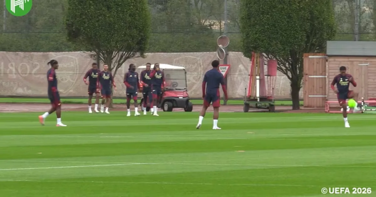 Arsenal faz último treino antes da estreia contra o Napoli em Nápoles