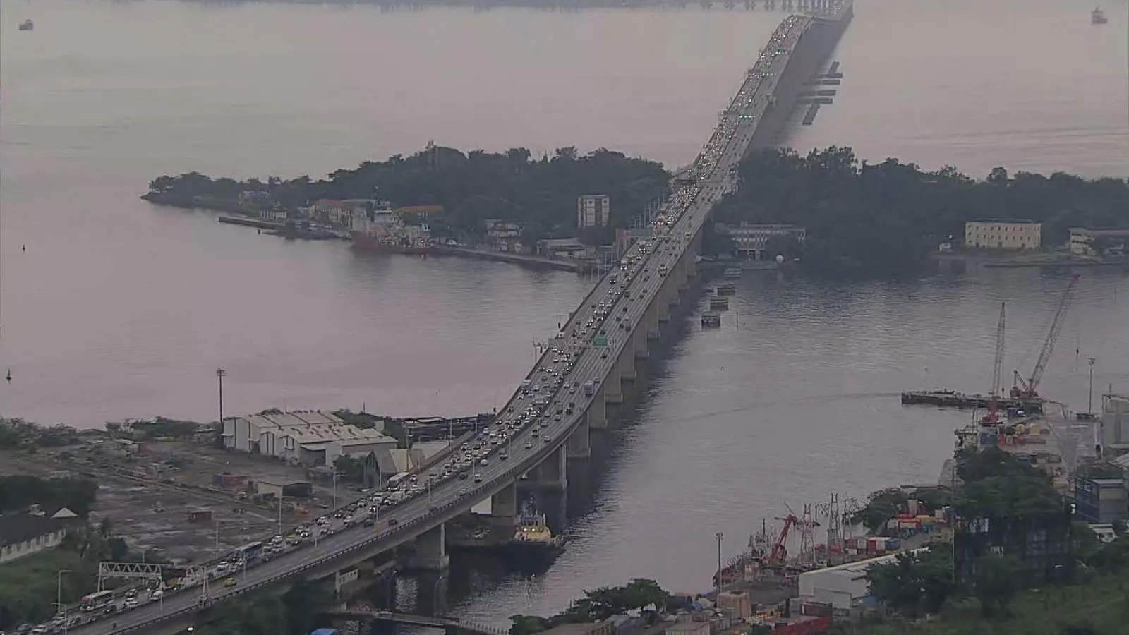 Passageiros são assaltados dentro de ônibus na Ponte Rio-Niterói