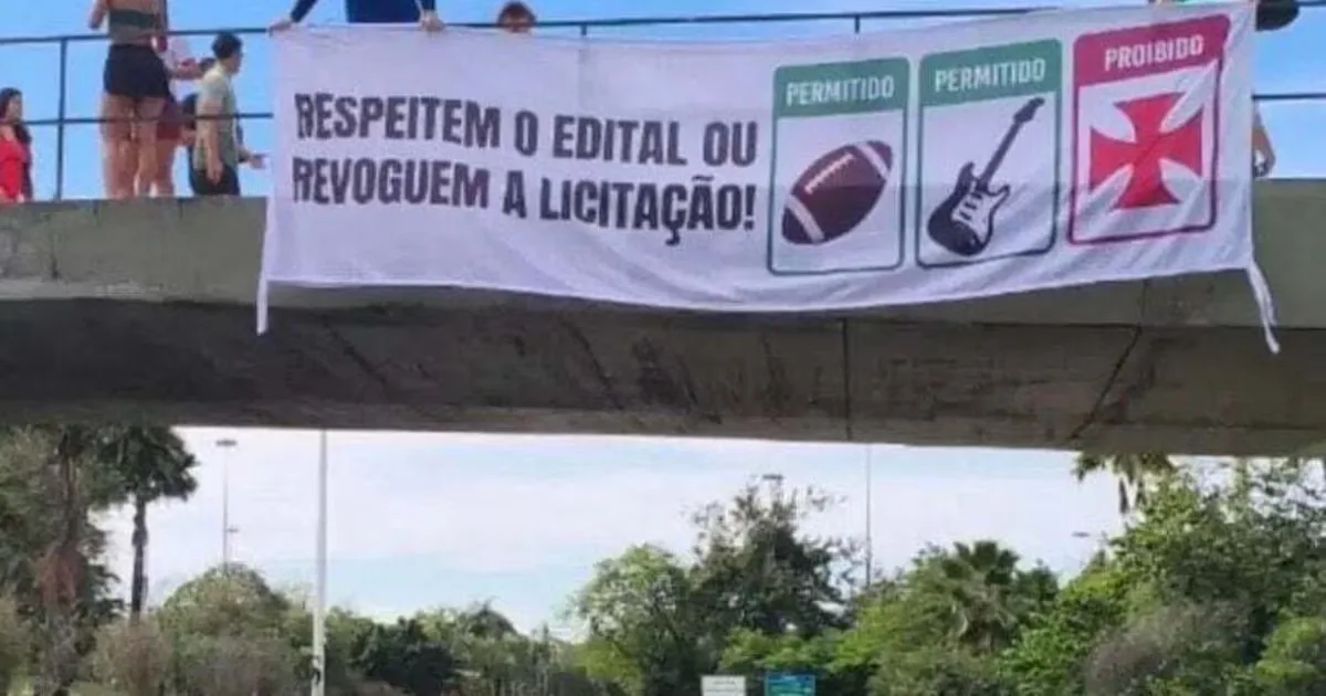 Vascaínos protestam contra gestão do Maracanã e pedem espaço para jogos
