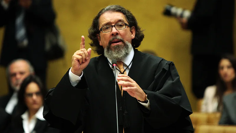 Kakay rompe apoio a Leila Barros após assinatura de pedido contra Moraes
