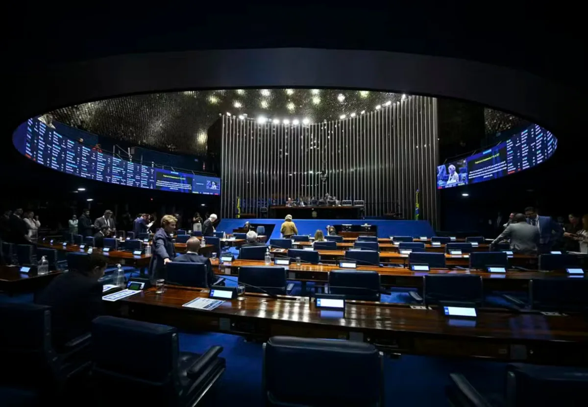 Benedita lidera disputa pelo Senado no Rio, aponta Datafolha