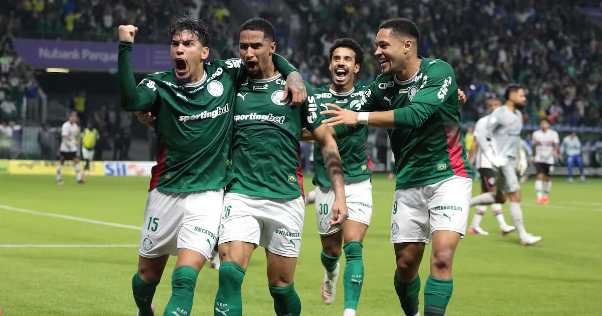 Palmeiras derrota São Paulo e fica na ponta do Brasileirão