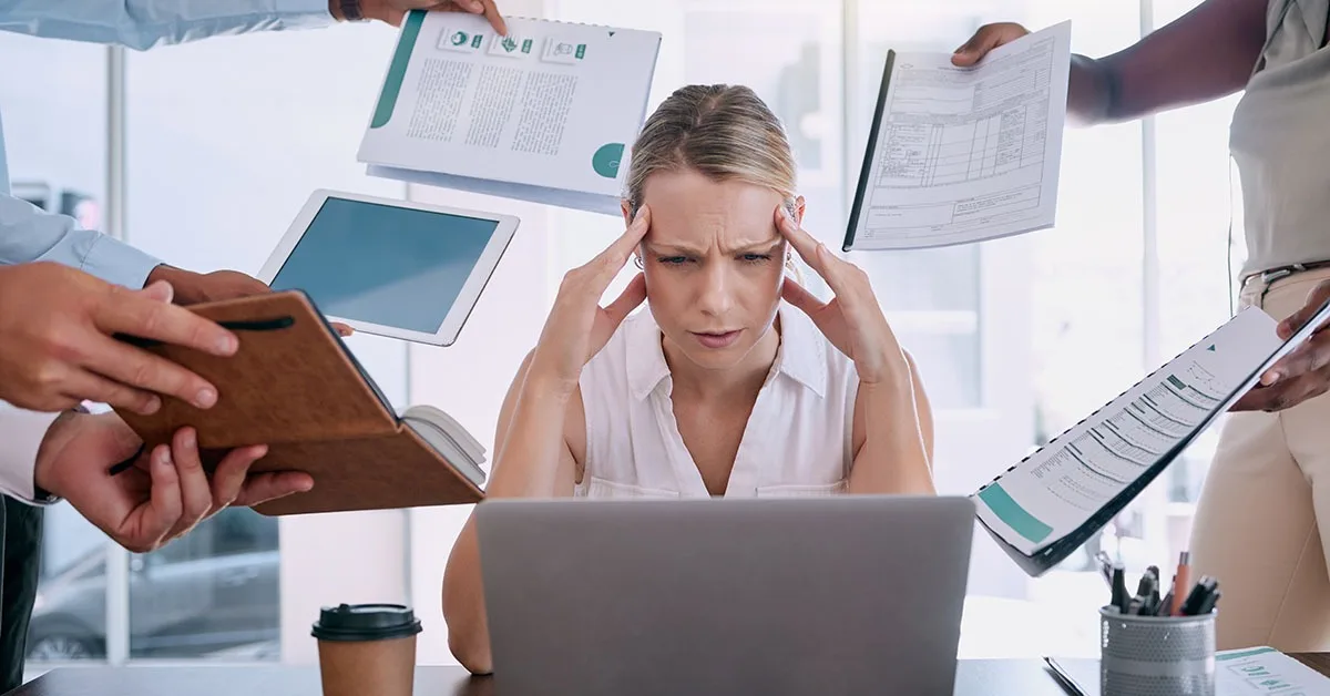 Empresas podem receber multas por descumprir regras de saúde mental no trabalho