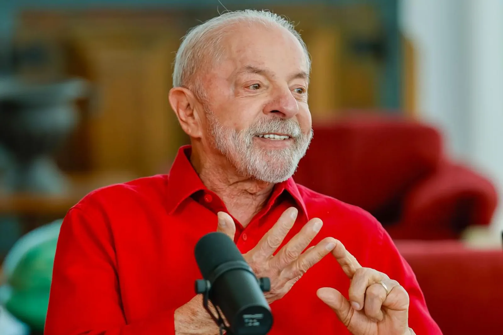 Lula cobra votação de PEC que acaba com escala de trabalho 6x1