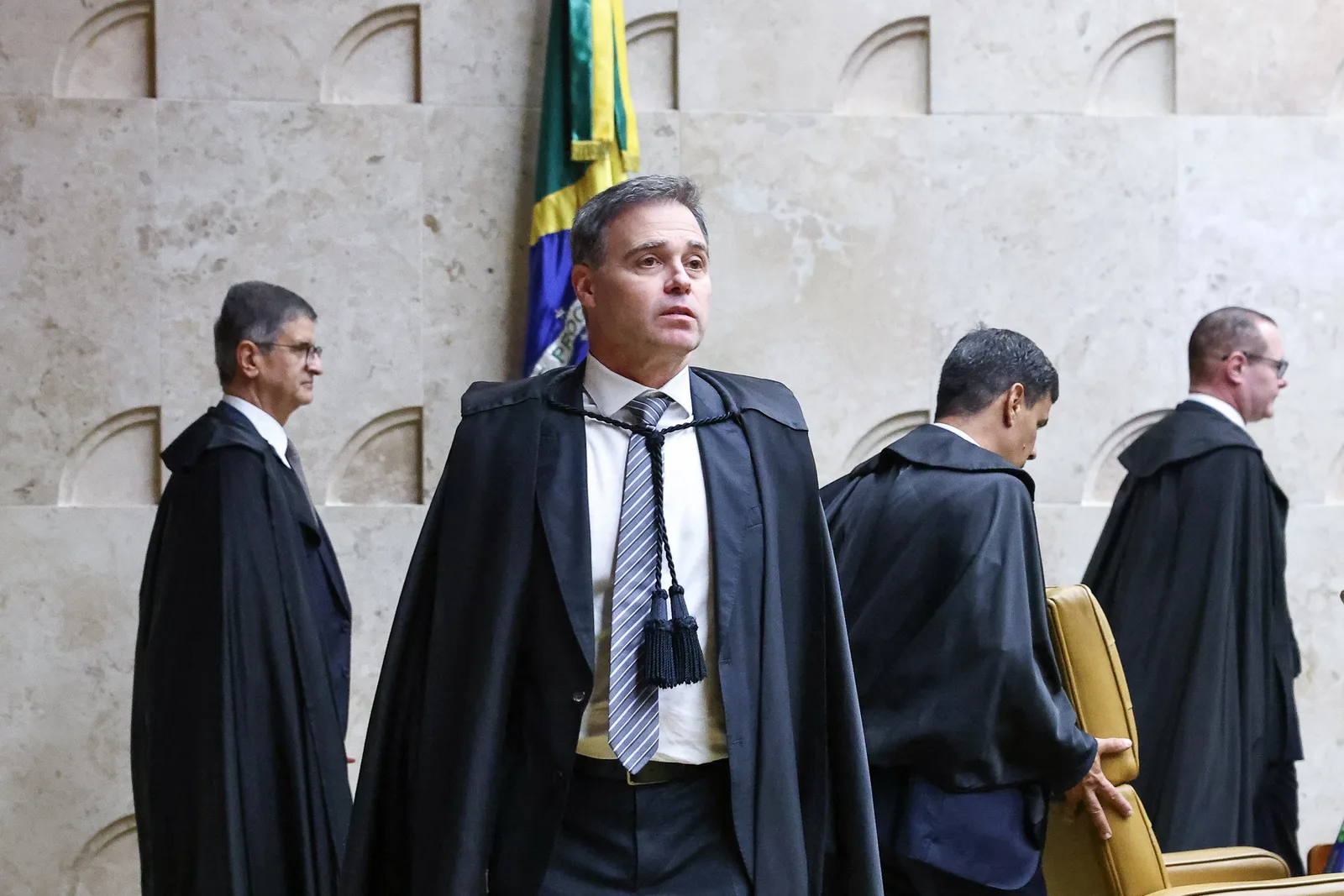André Mendonça defende confiança no Judiciário durante crise no STF