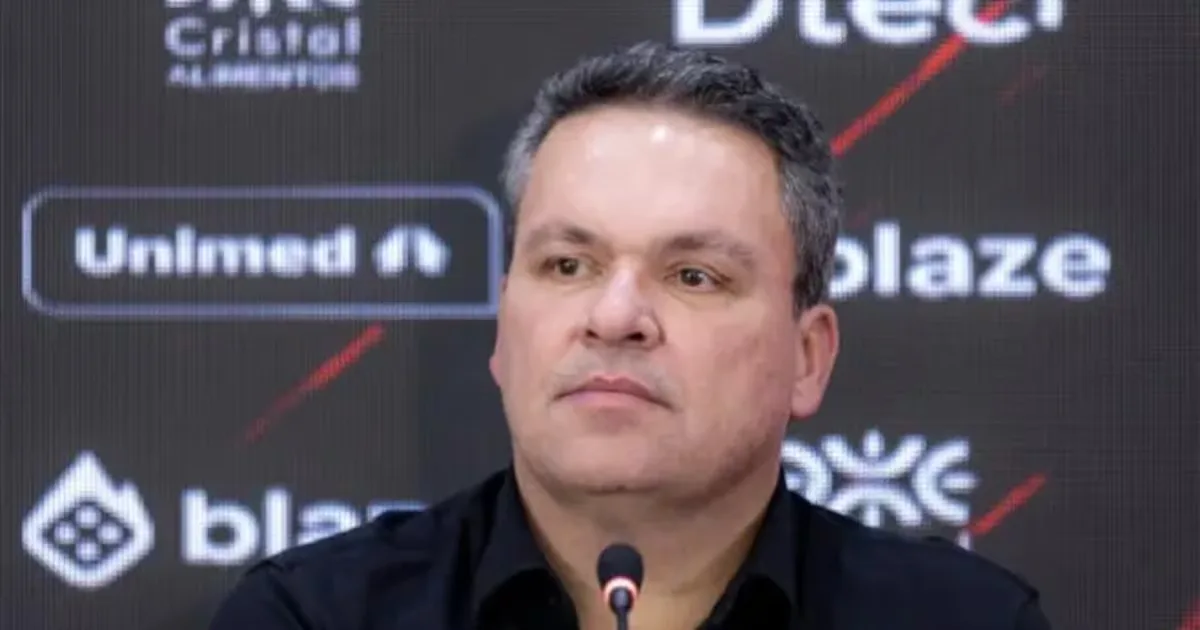 Atlético-GO vence o Goiás, entra no G6 e vive discussão entre goleiro e presidente