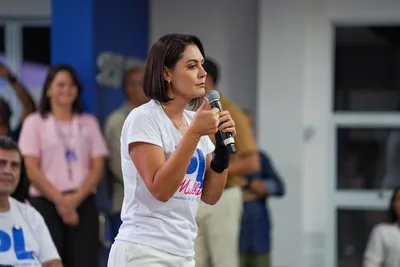 Michelle Bolsonaro declara apoio a André Mendonça em meio a tensão no STF