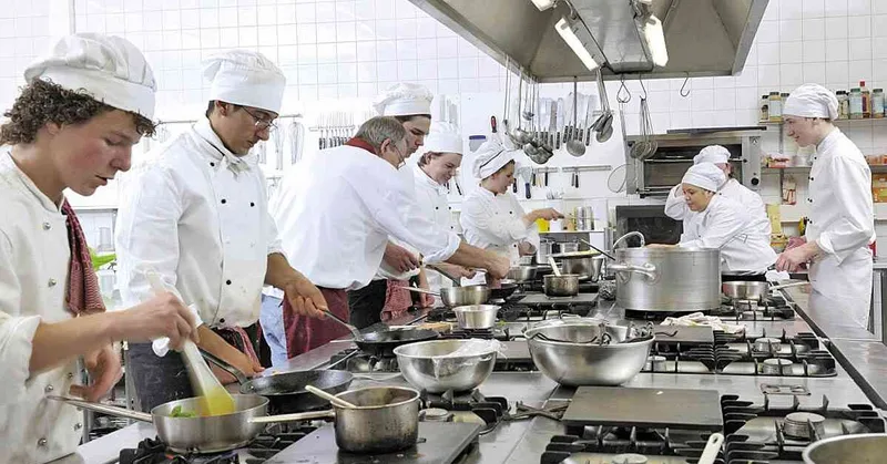 Sesi-MG oferece 20 vagas para cozinha em Contagem
