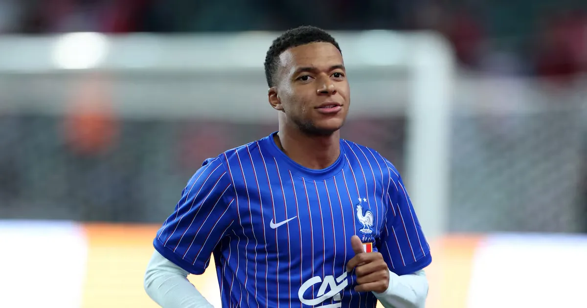Real Madrid diagnostica hiperextensão no joelho esquerdo de Mbappé