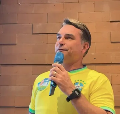 Flávio Bolsonaro critica possível MP contra bets e defende restrição a cassinos online