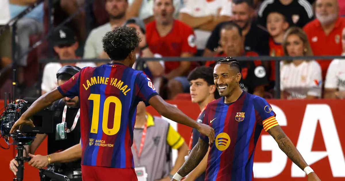Raphinha não tem lesão muscular e pode voltar pelo Barcelona