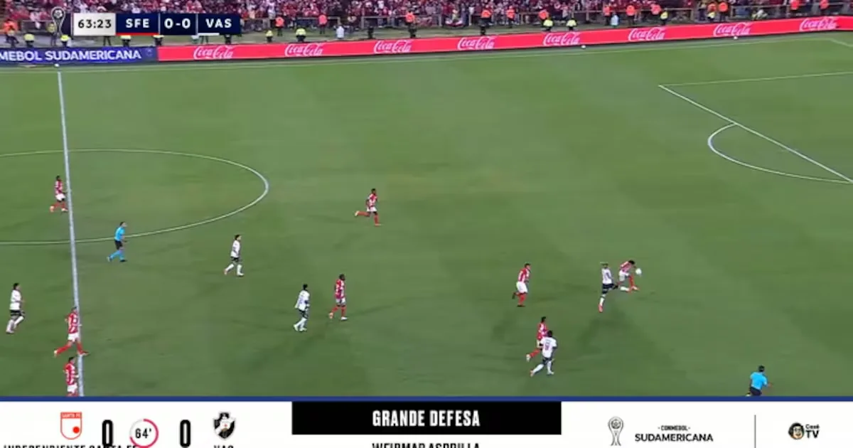 Spinelli perde chance diante do gol em lance do Vasco