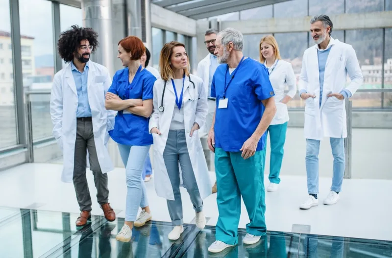 Senado pode votar novo piso para médicos e cirurgiões-dentistas