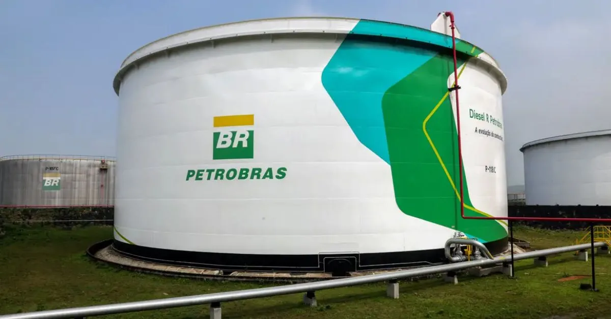 Petrobras reajusta diesel em R$ 1,00, mas subsídio mantém preço às distribuidoras