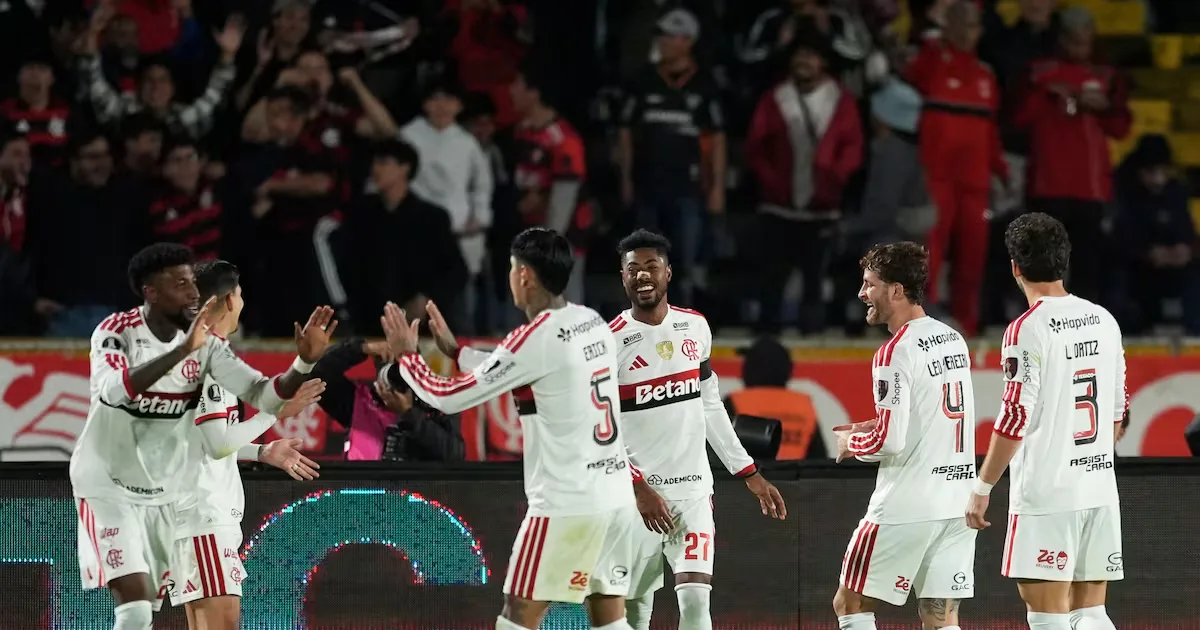 Flamengo marca duas vezes no segundo tempo e derrota o Del Valle em Quito