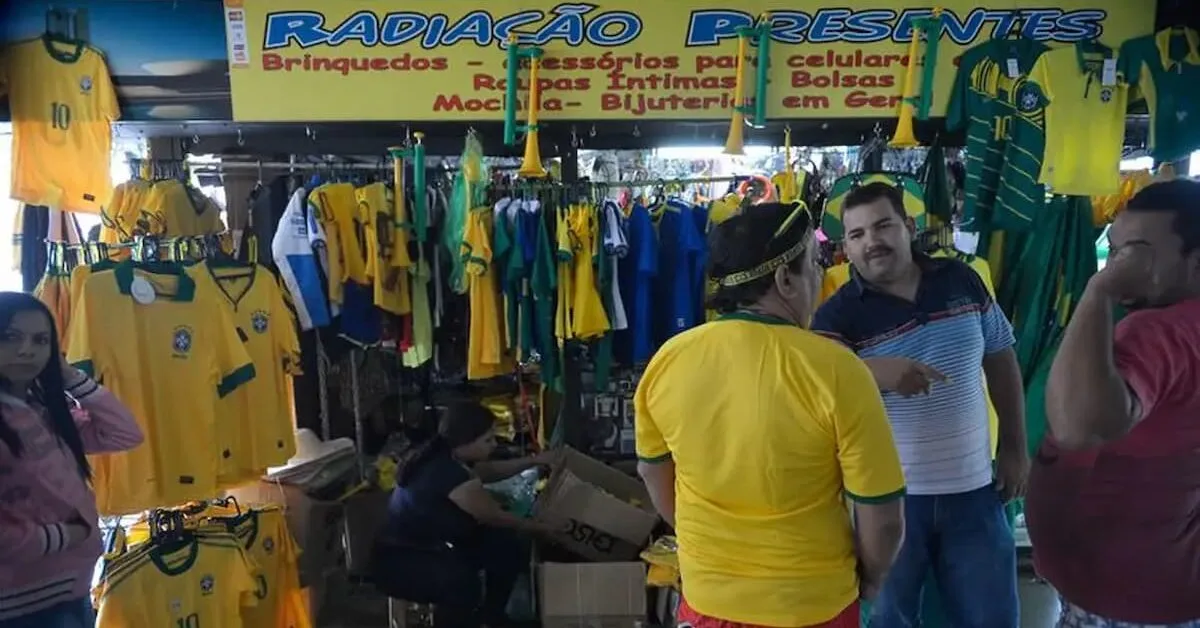 Varejo brasileiro recua 0,8% em julho após impulso de vendas para a Copa