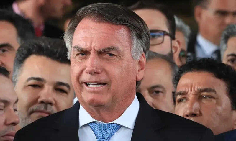 Defesa de Bolsonaro pede a Nunes Marques pausa na execução da pena
