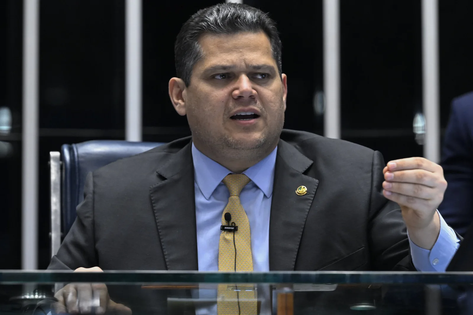 Alcolumbre diz sofrer ataques e evita avançar com impeachment de Moraes