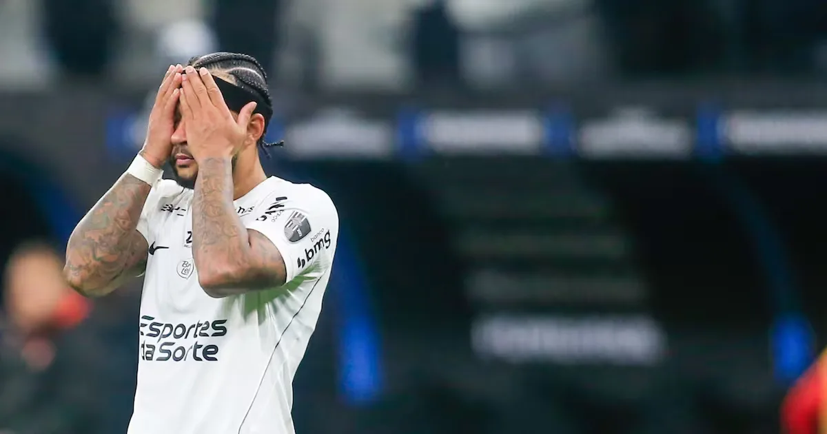 Memphis Depay é criticado após pênalti perdido na eliminação do Corinthians
