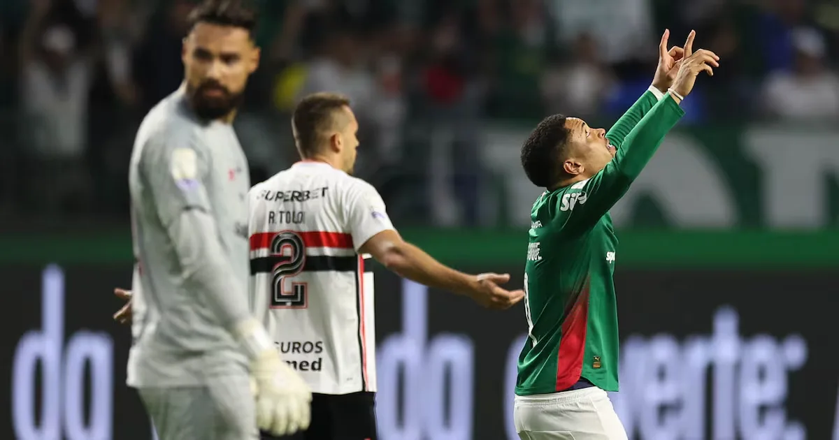 Palmeiras vence São Paulo e retoma liderança após expulsão de Osório